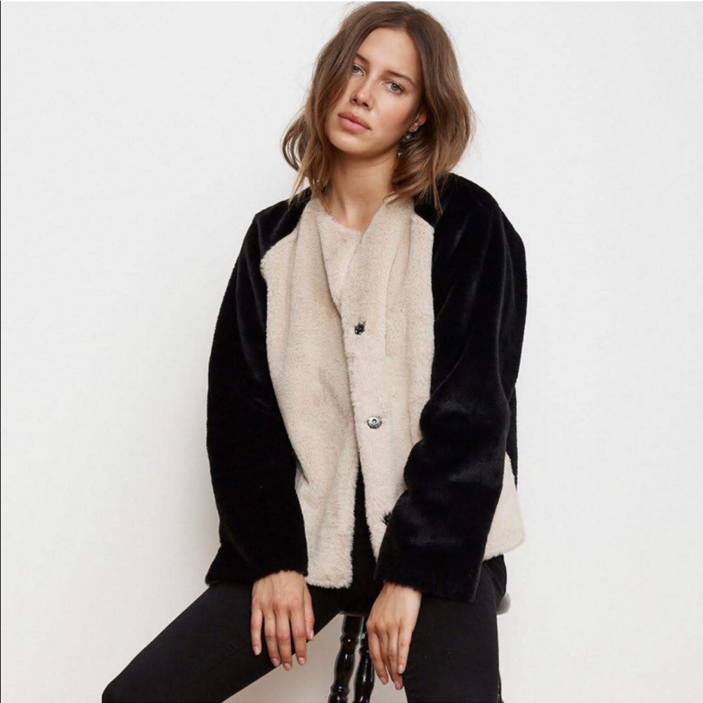 Velvet by Graham & Spencer Soft Faux Fur Coat Medium